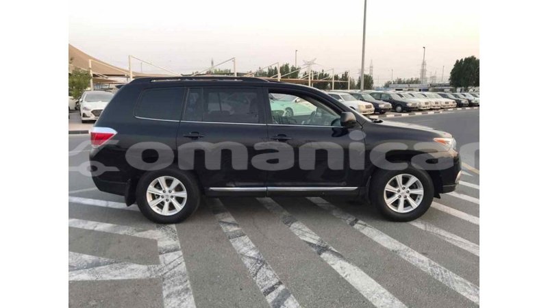 Big with watermark toyota highlander dhufar import dubai 1734