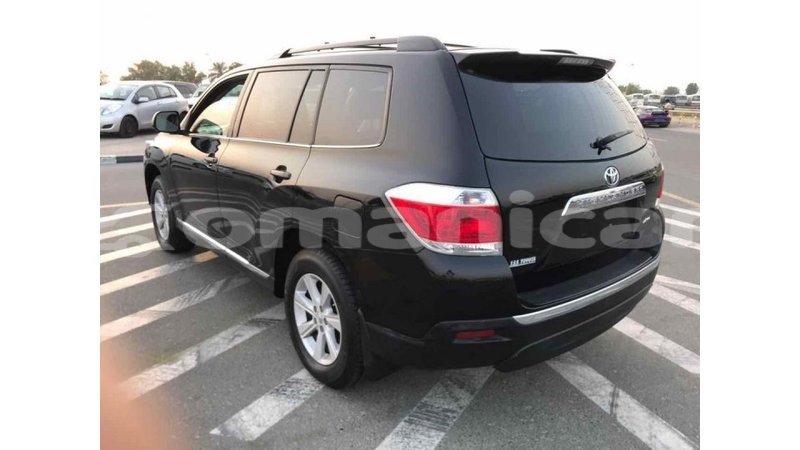 Big with watermark toyota highlander dhufar import dubai 1734