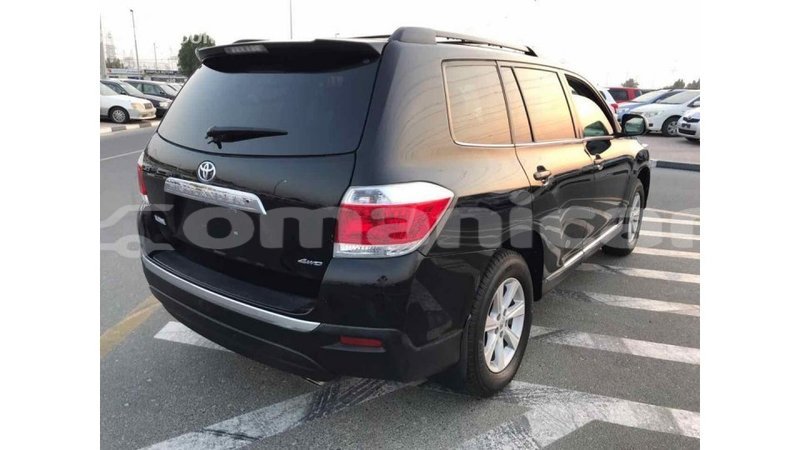 Big with watermark toyota highlander dhufar import dubai 1734