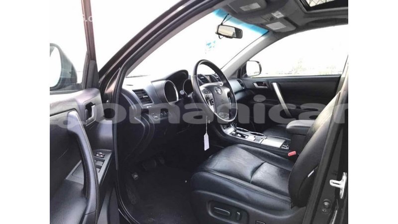 Big with watermark toyota highlander dhufar import dubai 1734