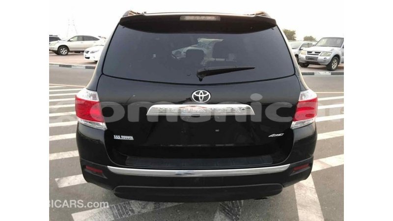 Big with watermark toyota highlander dhufar import dubai 1734