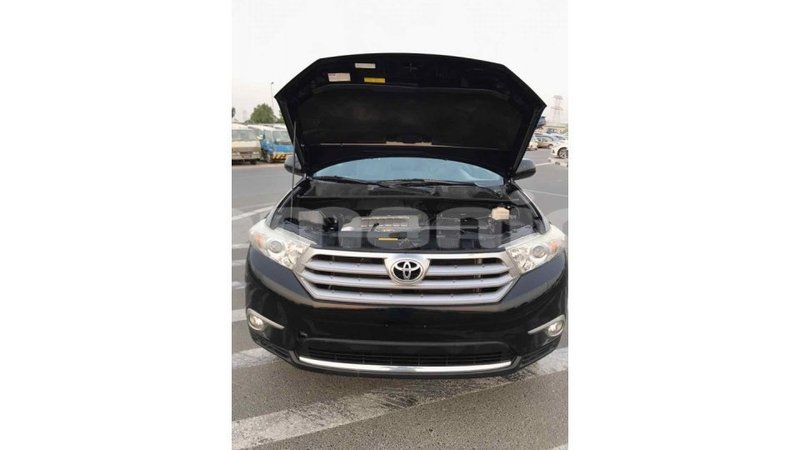 Big with watermark toyota highlander dhufar import dubai 1734