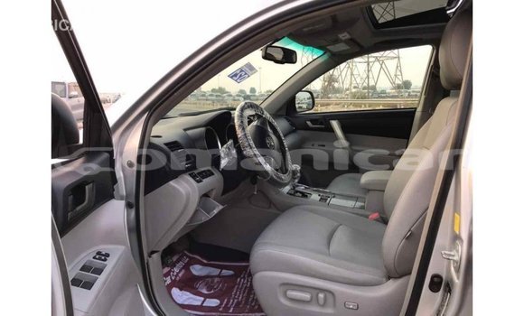 Buy Import Toyota Highlander Other Car in Import - Dubai in Dhufar Buy Import Toyota Highlander Other Car in Import - Dubai in Dhufar