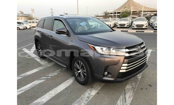 Buy Import Toyota Highlander Other Car in Import - Dubai in Dhufar Buy Import Toyota Highlander Other Car in Import - Dubai in Dhufar