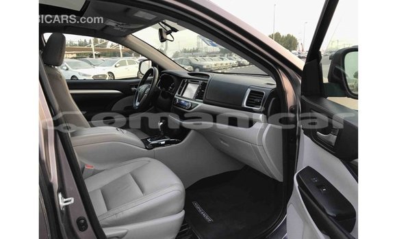 Buy Import Toyota Highlander Other Car in Import - Dubai in Dhufar Buy Import Toyota Highlander Other Car in Import - Dubai in Dhufar