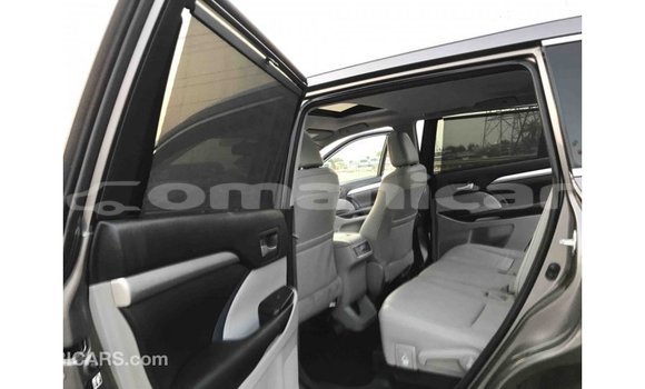 Buy Import Toyota Highlander Other Car in Import - Dubai in Dhufar Buy Import Toyota Highlander Other Car in Import - Dubai in Dhufar