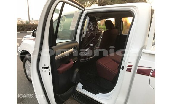 Buy Import Toyota Hilux White Car in Import - Dubai in Dhufar Buy Import Toyota Hilux White Car in Import - Dubai in Dhufar