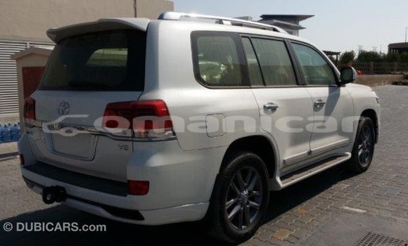 Buy Import Toyota Land Cruiser White Car in Import - Dubai in Dhufar Buy Import Toyota Land Cruiser White Car in Import - Dubai in Dhufar