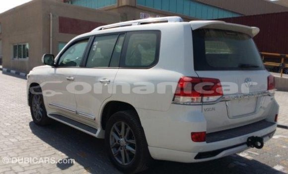 Buy Import Toyota Land Cruiser White Car in Import - Dubai in Dhufar Buy Import Toyota Land Cruiser White Car in Import - Dubai in Dhufar