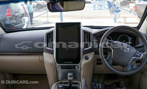 Buy Import Toyota Land Cruiser White Car in Import - Dubai in Dhufar Buy Import Toyota Land Cruiser White Car in Import - Dubai in Dhufar