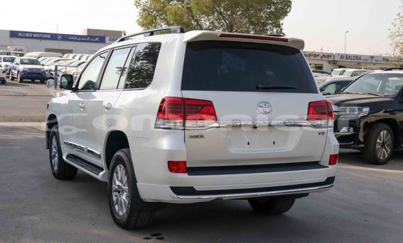 Buy Import Toyota Land Cruiser White Car in Import - Dubai in Dhufar Buy Import Toyota Land Cruiser White Car in Import - Dubai in Dhufar