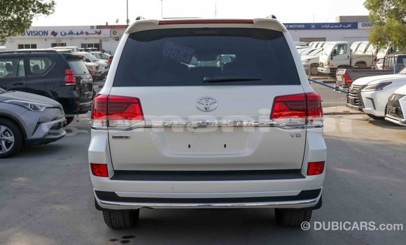 Buy Import Toyota Land Cruiser White Car in Import - Dubai in Dhufar Buy Import Toyota Land Cruiser White Car in Import - Dubai in Dhufar