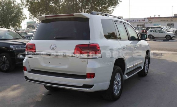 Buy Import Toyota Land Cruiser White Car in Import - Dubai in Dhufar Buy Import Toyota Land Cruiser White Car in Import - Dubai in Dhufar