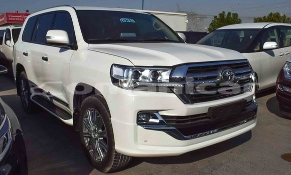 Buy Import Toyota Land Cruiser White Car in Import - Dubai in Dhufar Buy Import Toyota Land Cruiser White Car in Import - Dubai in Dhufar