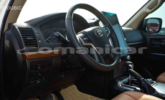 Buy Import Toyota Land Cruiser White Car in Import - Dubai in Dhufar Buy Import Toyota Land Cruiser White Car in Import - Dubai in Dhufar