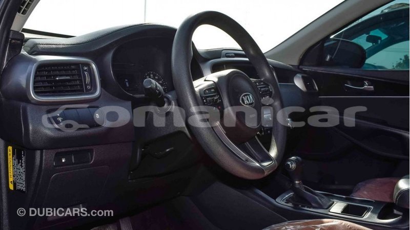 Big with watermark kia sorento dhufar import dubai 1790