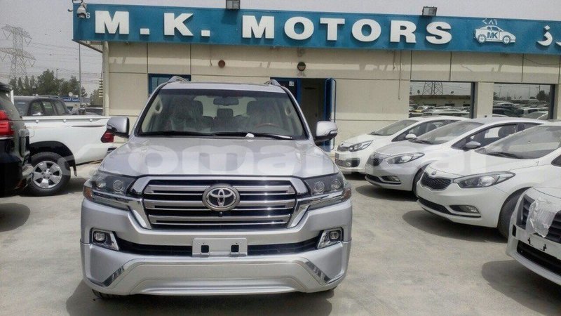 Big with watermark toyota land cruiser dhufar import dubai 1799