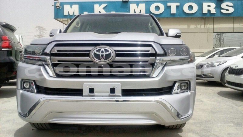 Big with watermark toyota land cruiser dhufar import dubai 1799