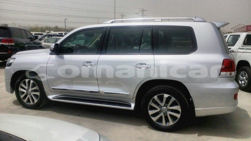 Big with watermark toyota land cruiser dhufar import dubai 1799