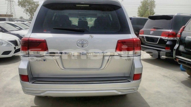 Big with watermark toyota land cruiser dhufar import dubai 1799