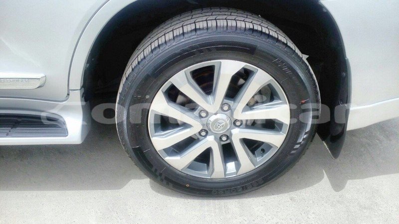 Big with watermark toyota land cruiser dhufar import dubai 1799