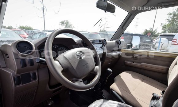 Buy Import Toyota Land Cruiser Beige Car in Import - Dubai in Dhufar Buy Import Toyota Land Cruiser Beige Car in Import - Dubai in Dhufar