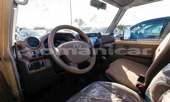 Buy Import Toyota Land Cruiser Beige Car in Import - Dubai in Dhufar Buy Import Toyota Land Cruiser Beige Car in Import - Dubai in Dhufar