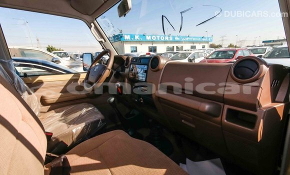 Buy Import Toyota Land Cruiser Beige Car in Import - Dubai in Dhufar Buy Import Toyota Land Cruiser Beige Car in Import - Dubai in Dhufar