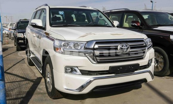 Buy Import Toyota Land Cruiser White Car in Import - Dubai in Dhufar Buy Import Toyota Land Cruiser White Car in Import - Dubai in Dhufar