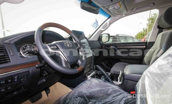Buy Import Toyota Land Cruiser White Car in Import - Dubai in Dhufar Buy Import Toyota Land Cruiser White Car in Import - Dubai in Dhufar