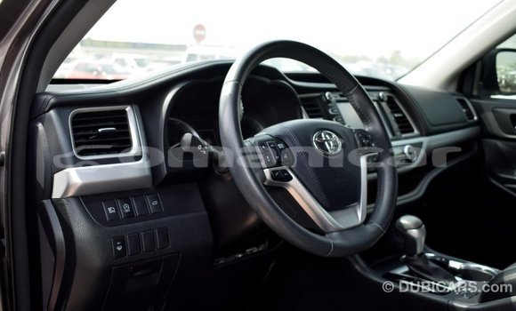 Buy Import Toyota Highlander Other Car in Import - Dubai in Dhufar Buy Import Toyota Highlander Other Car in Import - Dubai in Dhufar