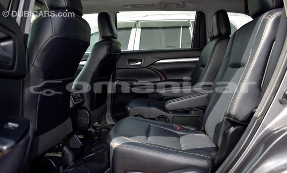 Buy Import Toyota Highlander Other Car in Import - Dubai in Dhufar Buy Import Toyota Highlander Other Car in Import - Dubai in Dhufar