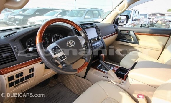 Buy Import Toyota Land Cruiser White Car in Import - Dubai in Dhufar Buy Import Toyota Land Cruiser White Car in Import - Dubai in Dhufar