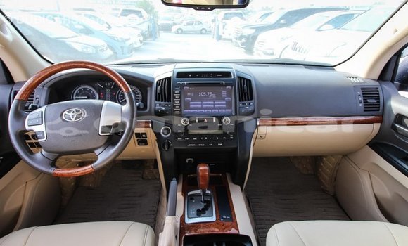 Buy Import Toyota Land Cruiser White Car in Import - Dubai in Dhufar Buy Import Toyota Land Cruiser White Car in Import - Dubai in Dhufar