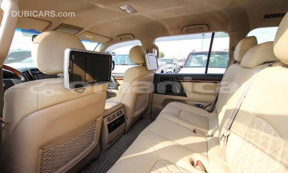 Buy Import Toyota Land Cruiser White Car in Import - Dubai in Dhufar Buy Import Toyota Land Cruiser White Car in Import - Dubai in Dhufar