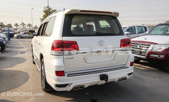 Buy Import Toyota Land Cruiser White Car in Import - Dubai in Dhufar Buy Import Toyota Land Cruiser White Car in Import - Dubai in Dhufar