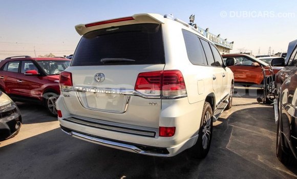 Buy Import Toyota Land Cruiser White Car in Import - Dubai in Dhufar Buy Import Toyota Land Cruiser White Car in Import - Dubai in Dhufar