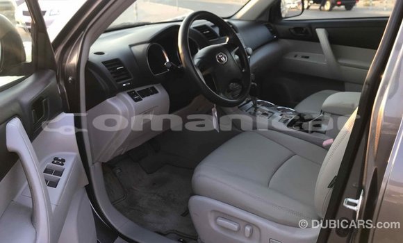 Buy Import Toyota Highlander Other Car in Import - Dubai in Dhufar Buy Import Toyota Highlander Other Car in Import - Dubai in Dhufar