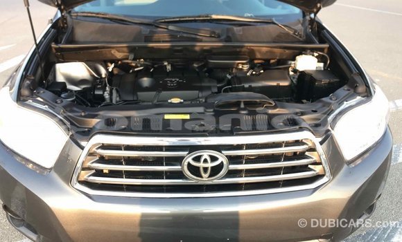Buy Import Toyota Highlander Other Car in Import - Dubai in Dhufar Buy Import Toyota Highlander Other Car in Import - Dubai in Dhufar