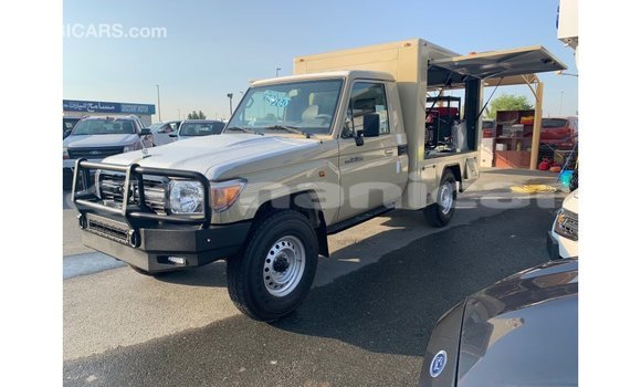 Buy Import Toyota Land Cruiser Beige Car in Import - Dubai in Dhufar Buy Import Toyota Land Cruiser Beige Car in Import - Dubai in Dhufar
