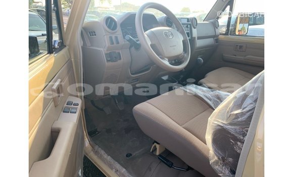 Buy Import Toyota Land Cruiser Beige Car in Import - Dubai in Dhufar Buy Import Toyota Land Cruiser Beige Car in Import - Dubai in Dhufar