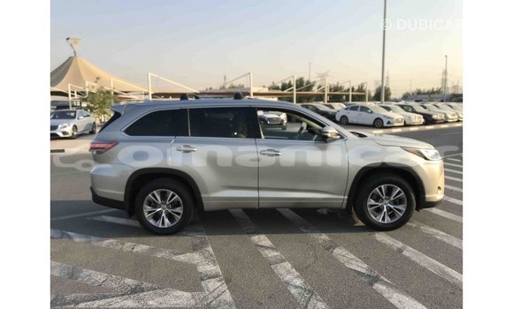 Buy Import Toyota Highlander Other Car in Import - Dubai in Dhufar Buy Import Toyota Highlander Other Car in Import - Dubai in Dhufar