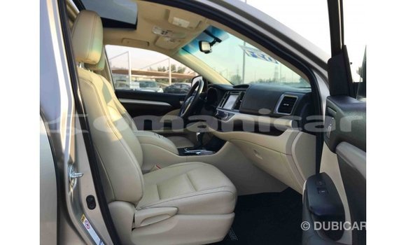 Buy Import Toyota Highlander Other Car in Import - Dubai in Dhufar Buy Import Toyota Highlander Other Car in Import - Dubai in Dhufar