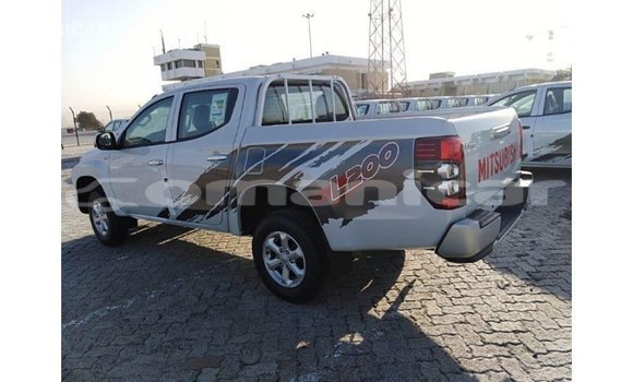 Buy Import Mitsubishi L200 White Car in Import - Dubai in Dhufar Buy Import Mitsubishi L200 White Car in Import - Dubai in Dhufar