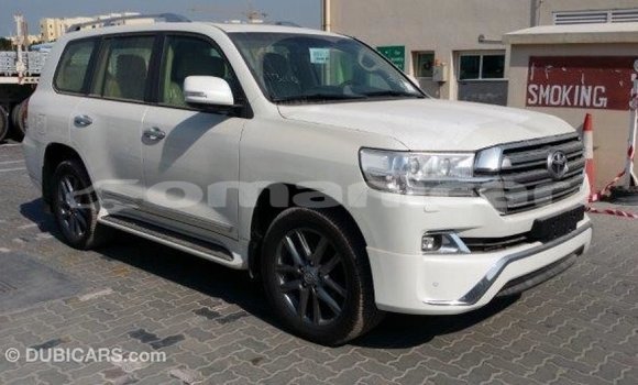 Buy Import Toyota Land Cruiser White Car in Import - Dubai in Dhufar Buy Import Toyota Land Cruiser White Car in Import - Dubai in Dhufar