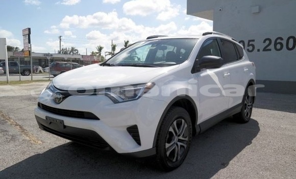 Buy Used Toyota RAV4 White Car in Import - Dubai in Dhufar Buy Used Toyota RAV4 White Car in Import - Dubai in Dhufar