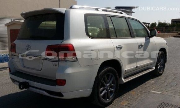 Buy Import Toyota Land Cruiser White Car in Import - Dubai in Dhufar Buy Import Toyota Land Cruiser White Car in Import - Dubai in Dhufar