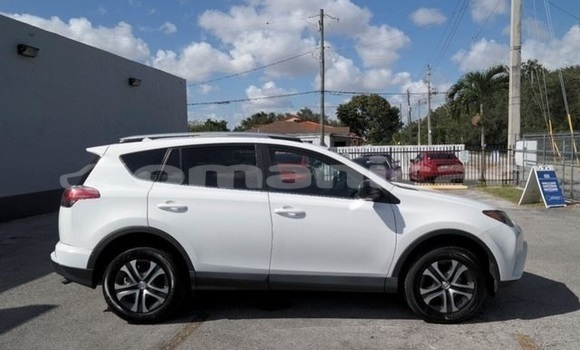 Buy Used Toyota RAV4 White Car in Import - Dubai in Dhufar Buy Used Toyota RAV4 White Car in Import - Dubai in Dhufar