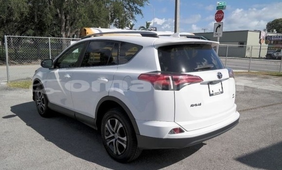 Buy Used Toyota RAV4 White Car in Import - Dubai in Dhufar Buy Used Toyota RAV4 White Car in Import - Dubai in Dhufar