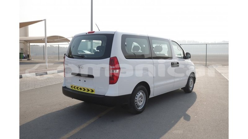 Big with watermark hyundai accent dhufar import dubai 2000